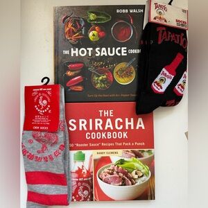 New - 2 hot sauce cookbooks and 2 pairs of men’s socks